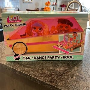 Lol surprise dance party pool car